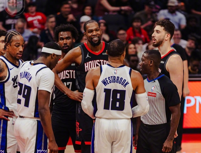 开云体育-场均17分，和2.5亿超级顶薪划清界限！作为夺冠热门，你们该考虑拆队|火箭|凯文·杜兰特|申京|明尼苏达森林狼队|弗雷德·范弗里特_新浪体育_新浪新闻