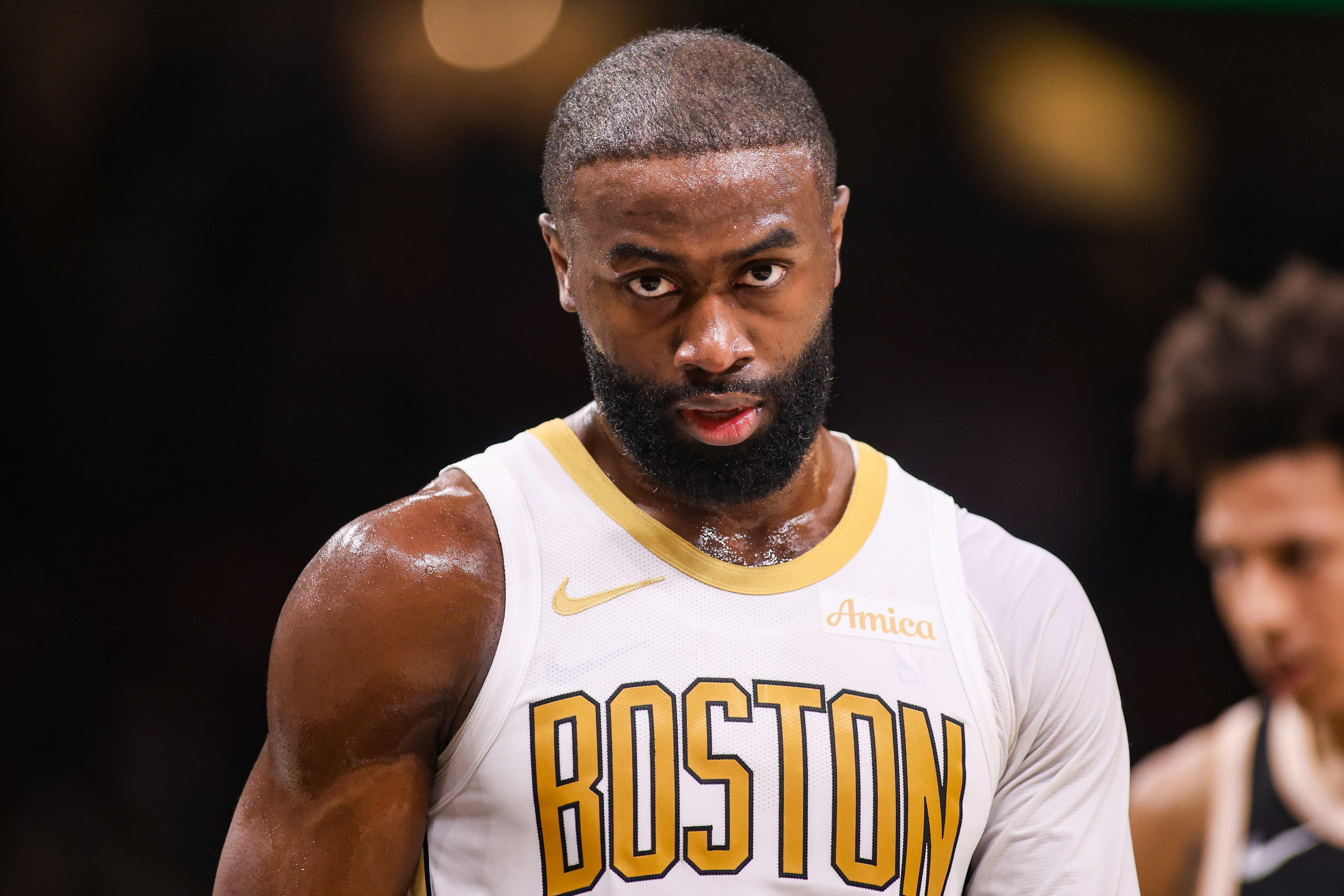 开云-如何定义造犯规？杰伦·布朗：夸大身体接触 故意装成被犯规