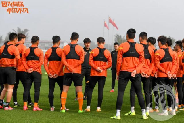 李霄鹏“金句”动员：希望武汉队不在球场上“谦虚”